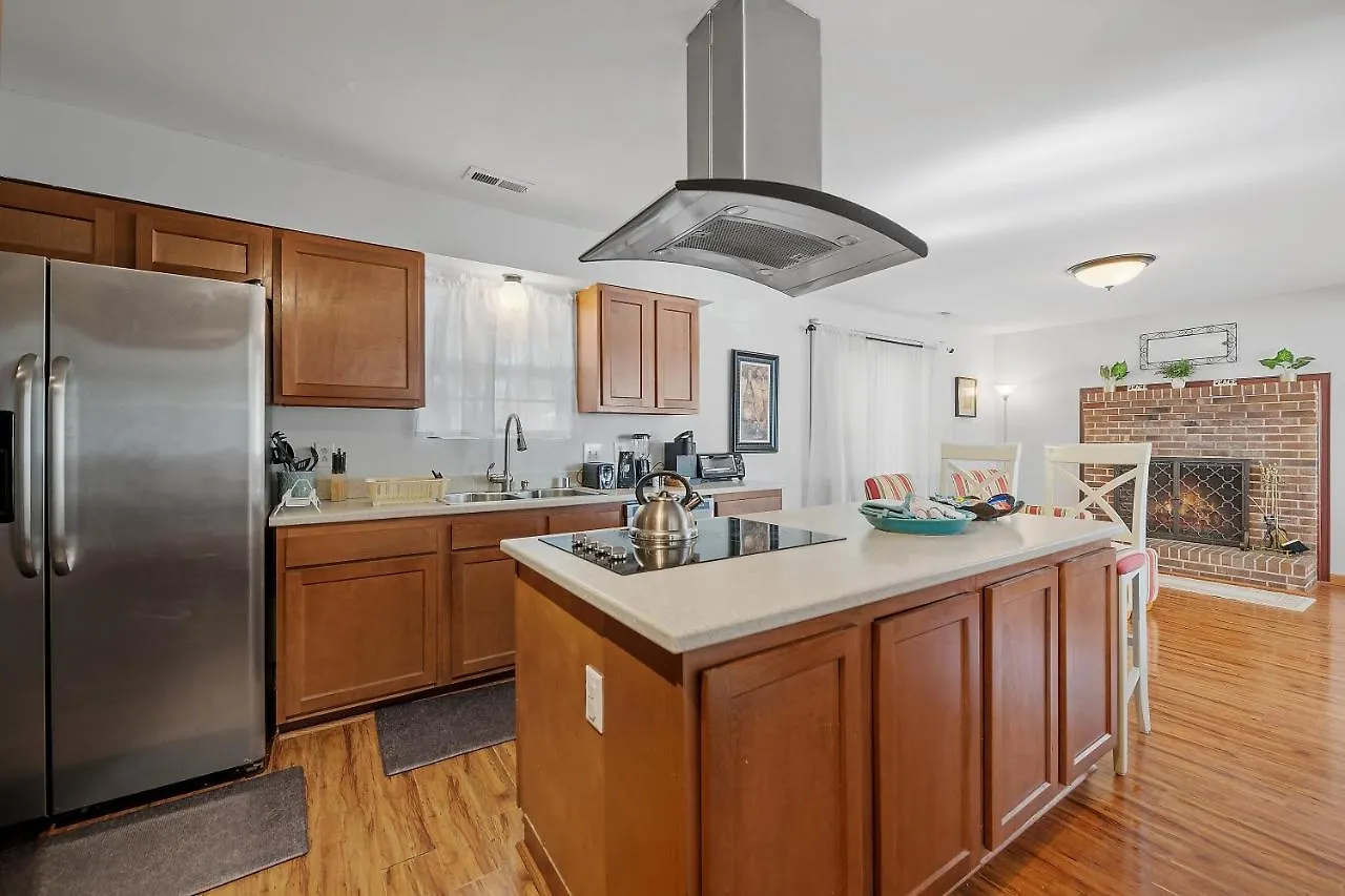 Perfect Private Getaway Minutes To Virginia Beach! 0*,